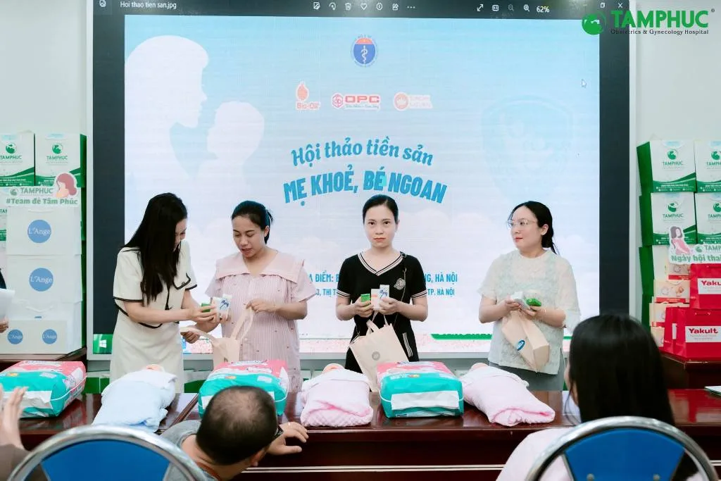 Chào mừng các mẹ bầu đến với Lớp học tiền sản có VE, Dầu khuynh diệp OPC đồng hành tại Hải Phòng