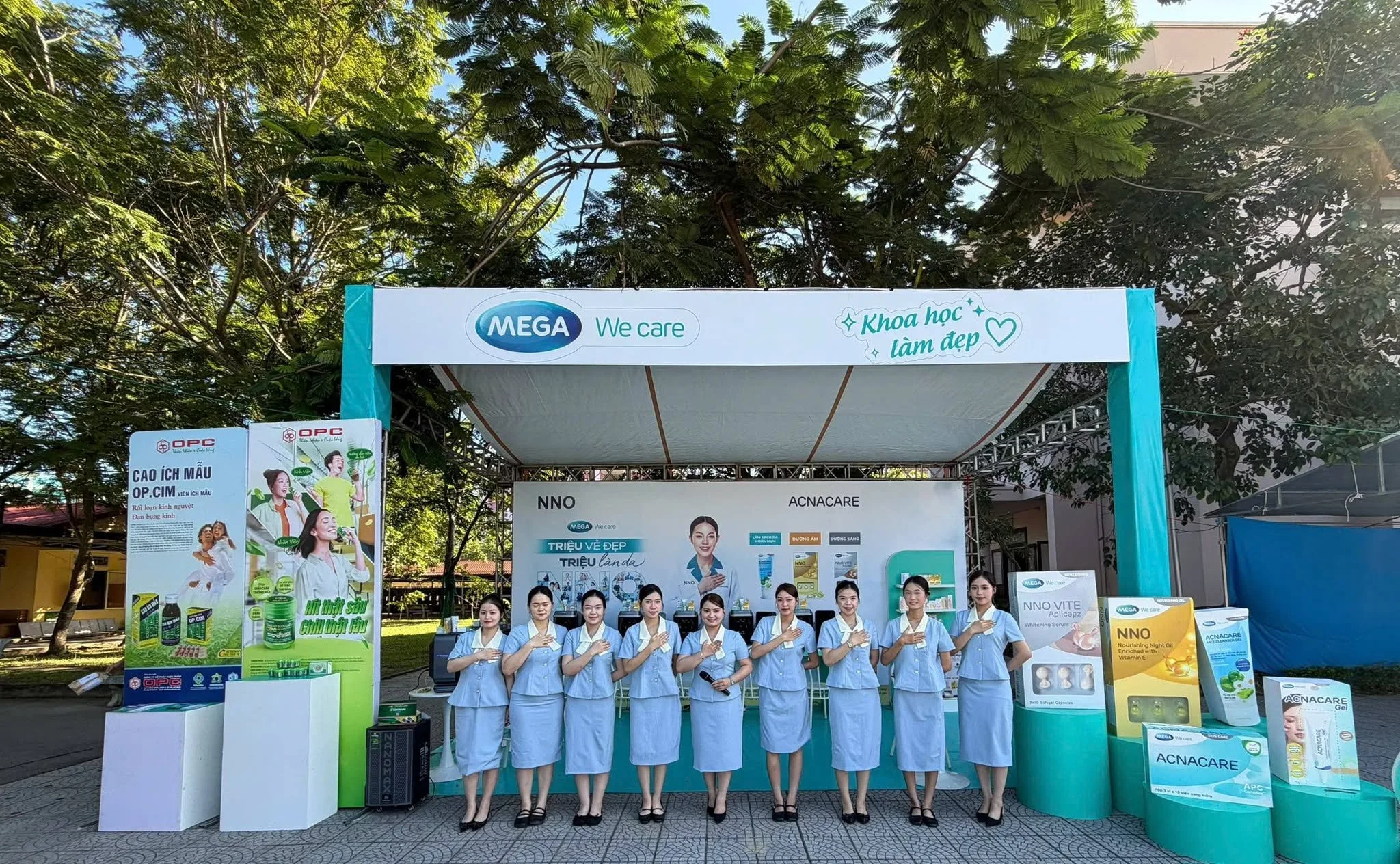 Vừa hay đúng lúc: Uintour chào Tân - Chào các bạn sinh viên Đại học Ngoại Ngữ - Đại học Huế 3
